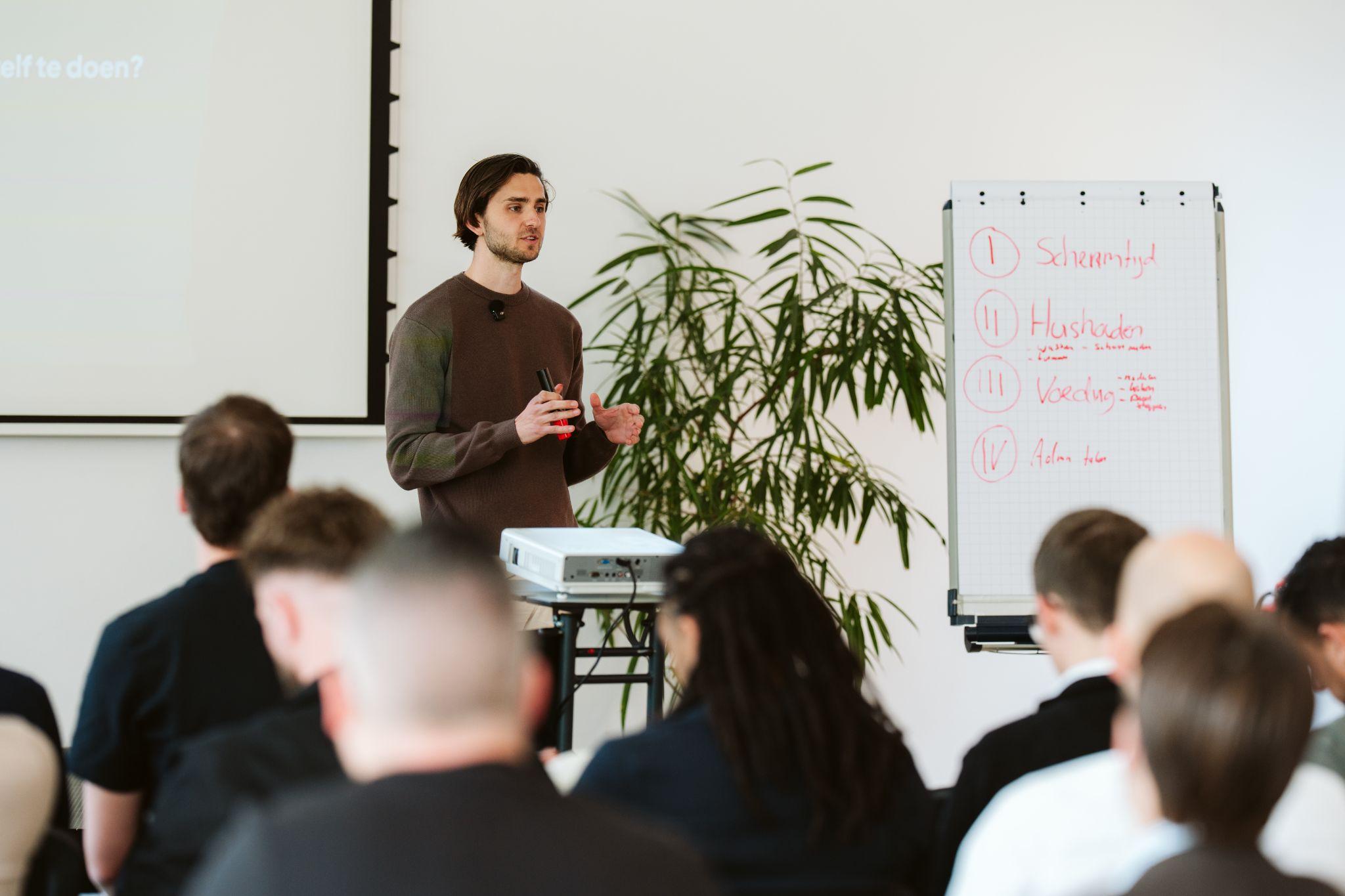 Stephan geeft een workshop aan ondernemers